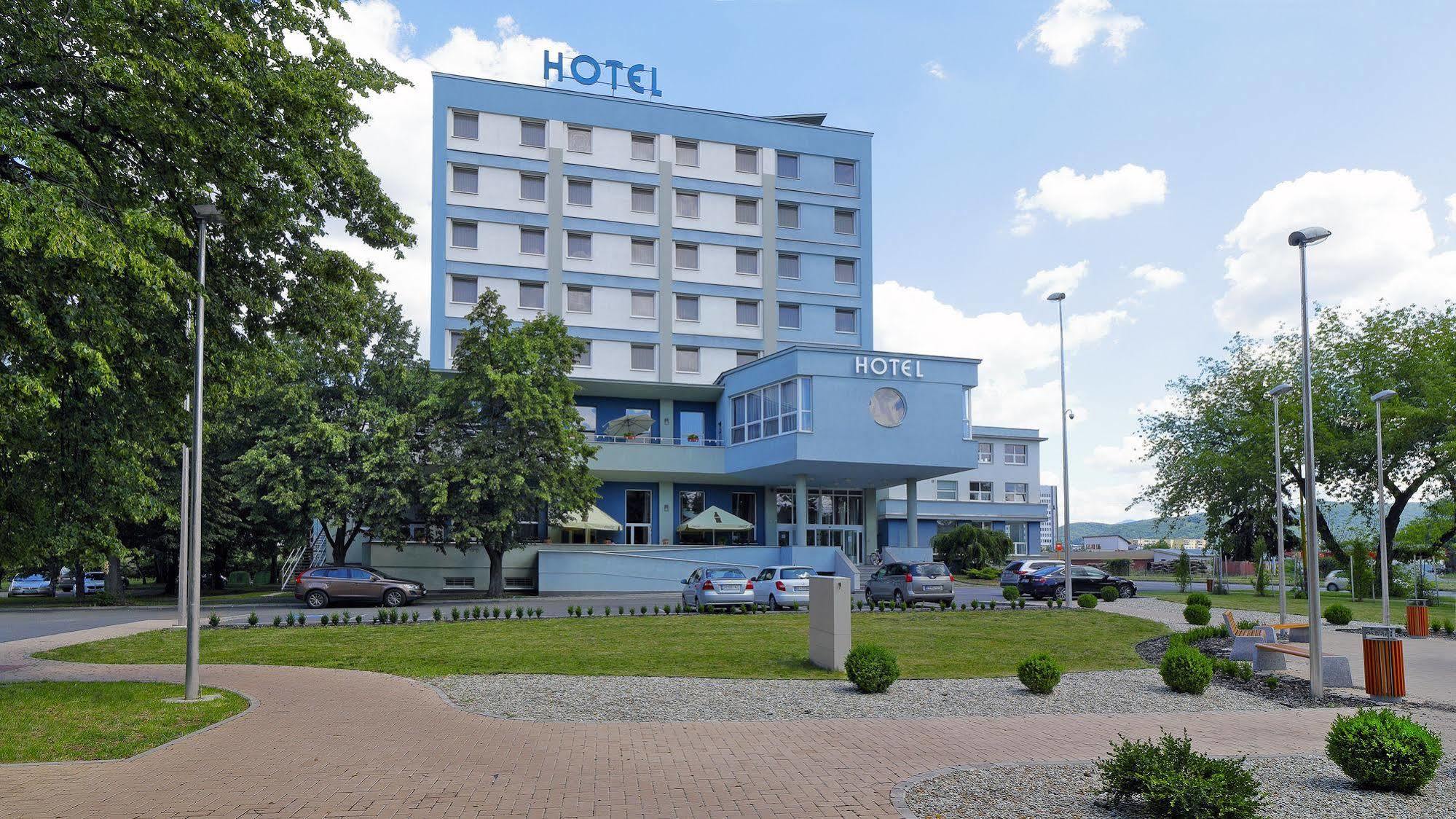Hotel Karpatia Humenné Exteriér fotografie